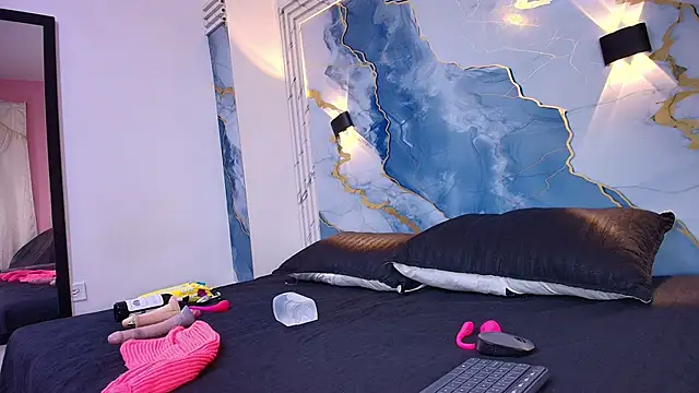 Evelin thompsson online show from September 2025 03:10:02 AM