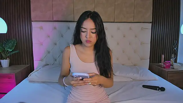 Dafne Hillss online show from October 2025 12:36:02 PM