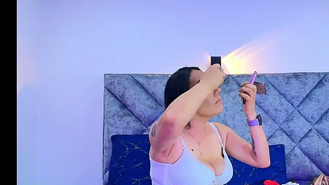 Shantey Laurent online show from October 2025 02:06:02 PM