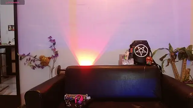 carolinerue online show from September 2025 04:47:01 AM