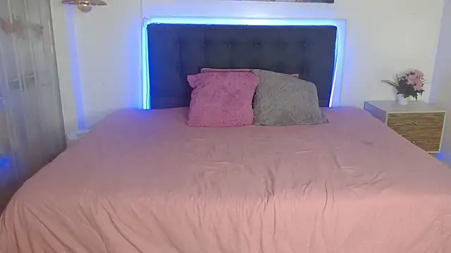 Snapshot of _Luna_Vixen chatting on September 2025 06:00:01 PM Luna Vixen online show from September 2025 06:00:01 PM