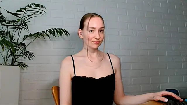 WhitePrincessLuna online show from June 2026 02:32:01 PM