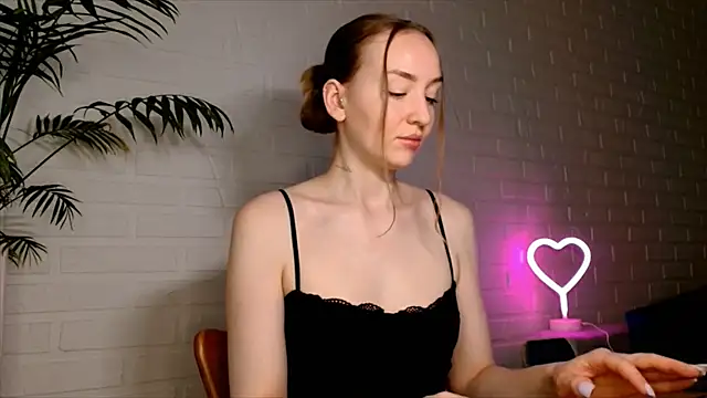 WhitePrincessLuna online show from July 2026 12:01:02 PM