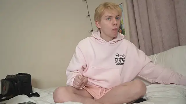 Snapshot of scottishtwink01 chatting on December 2025 12:06:01 AM scottishtwink01 online show from December 2025 12:06:01 AM