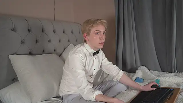 Snapshot of scottishtwink01 chatting on February 2026 11:03:01 PM scottishtwink01 online show from February 2026 11:03:01 PM