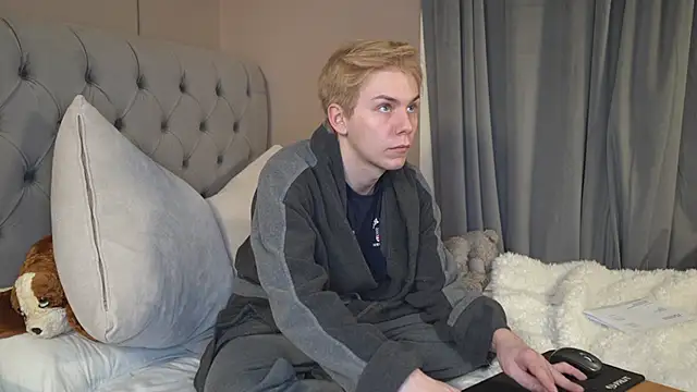 Snapshot of scottishtwink01 chatting on February 2026 01:03:02 AM scottishtwink01 online show from February 2026 01:03:02 AM