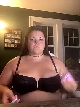 Snapshot of PlayWithBrittany chatting on September 2025 02:04:02 AM PlayWithBrittany online show from September 2025 02:04:02 AM