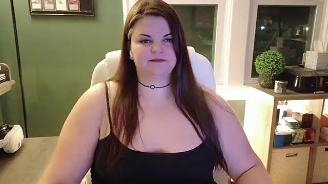 Snapshot of PlayWithBrittany chatting on December 2025 11:00:02 PM PlayWithBrittany online show from December 2025 11:00:02 PM