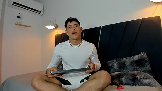 Snapshot of ryan_cum23 chatting on November 2025 11:59:01 PM ryan cum23 online show from November 2025 11:59:01 PM