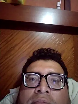 Snapshot of Santiagoqro85 chatting on October 2025 03:07:02 AM Santiagoqro85 online show from October 2025 03:07:02 AM