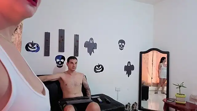 Snapshot of kloe-robert chatting on October 2025 02:14:02 PM kloe-robert online show from October 2025 02:14:02 PM