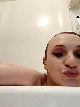 Snapshot of LuvTune chatting on September 2025 01:06:02 AM LuvTune online show from September 2025 01:06:02 AM