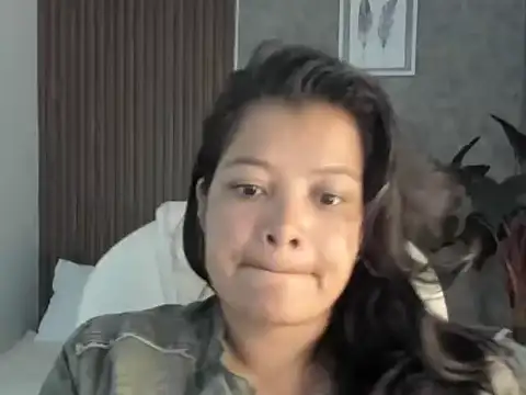 Snapshot of Scarletth_Moon chatting on October 2025 01:12:02 PM Scarletth Moon online show from October 2025 01:12:02 PM