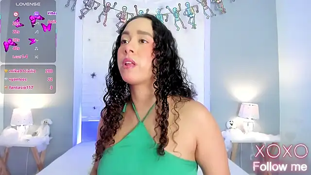 EverlyMooree online show from October 2025 04:16:01 AM