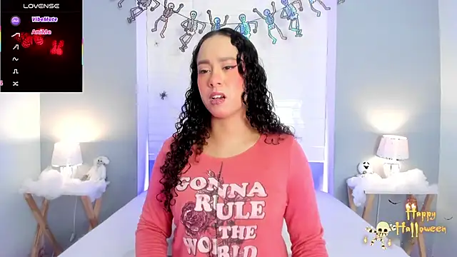 EverlyMooree online show from October 2025 04:15:02 AM