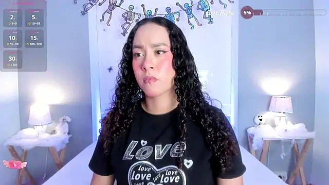 EverlyMooree online show from October 2025 04:14:01 AM