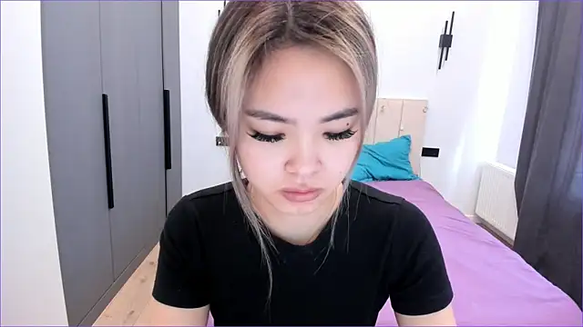 Snapshot of Maakimita chatting on November 2025 06:18:02 AM Maakimita online show from November 2025 06:18:02 AM