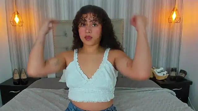 Snapshot of Sofiapassionne chatting on May 2026 01:50:02 PM Sofiapassionne online show from May 2026 01:50:02 PM