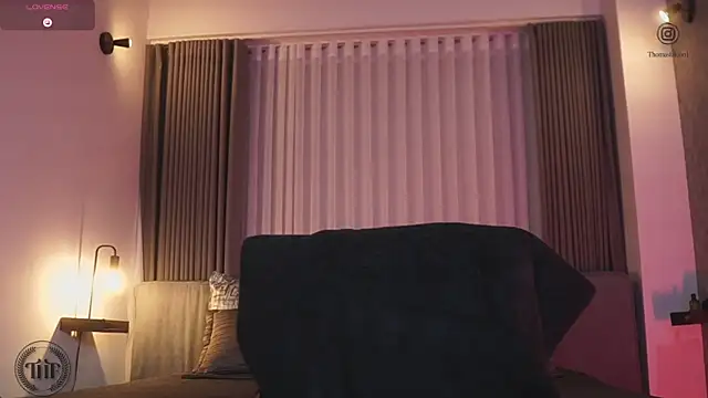 Snapshot of Thomas_Falcon chatting on November 2025 12:43:02 AM Thomas Falcon online show from November 2025 12:43:02 AM