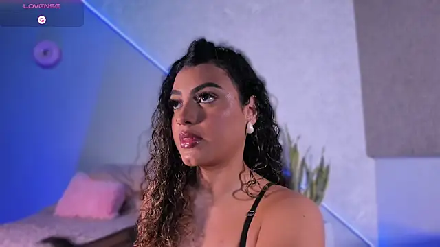 Salomeferreira  online show from December 2025 04:56:01 PM