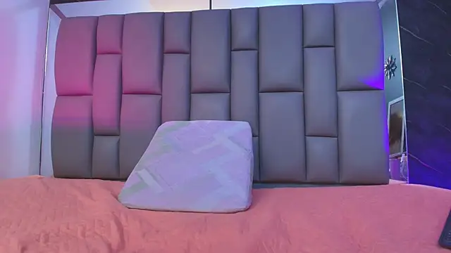 kissme luna online show from October 2025 07:03:01 PM