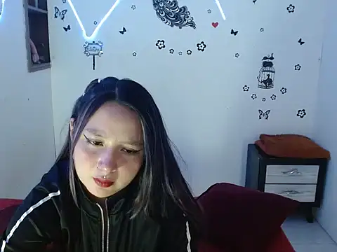 Mia2xsmith online show from November 2025 07:28:01 AM