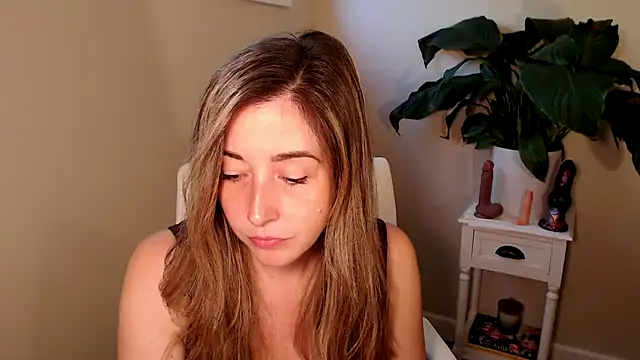 Snapshot of SuggestiveBehavior chatting on October 2025 02:03:02 PM SuggestiveBehavior online show from October 2025 02:03:02 PM