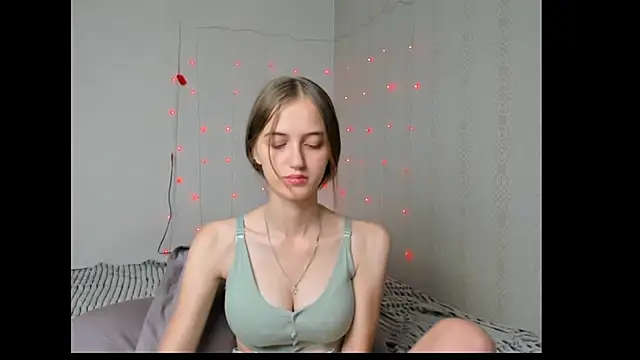 dreamy pollyyy online show from July 2026 12:17:01 AM