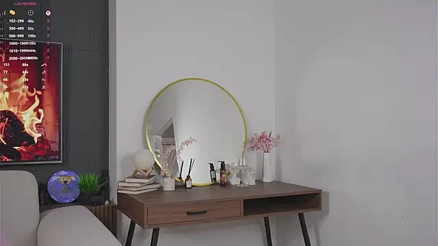 EmelySwickheimer online show from October 2025 07:04:02 PM