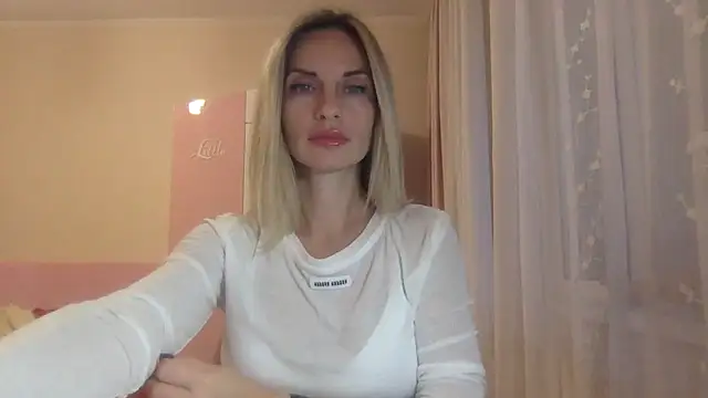 KarelliaStar online show from October 2025 01:29:01 PM