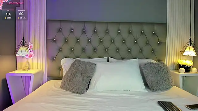 LunaBloomn online show from October 2025 05:06:02 PM