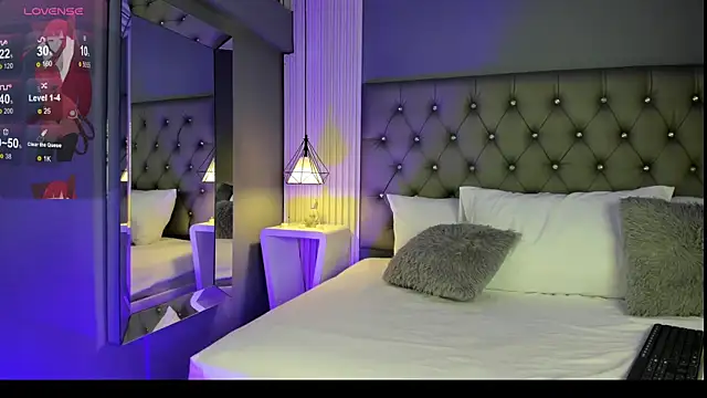 LunaBloomn online show from December 2025 05:07:01 PM