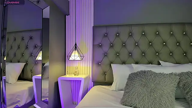 LunaBloomn online show from January 2026 05:07:02 PM