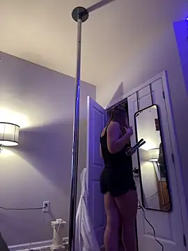 Snapshot of AllesandraLove chatting on October 2025 12:52:02 AM AllesandraLove online show from October 2025 12:52:02 AM