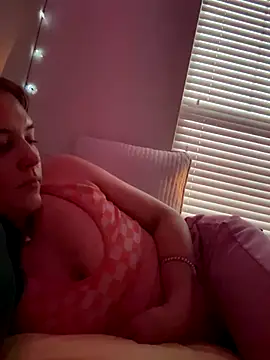 Snapshot of AllesandraLove chatting on October 2025 11:42:02 AM AllesandraLove online show from October 2025 11:42:02 AM