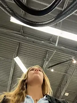 Snapshot of AllesandraLove chatting on January 2026 06:00:02 PM AllesandraLove online show from January 2026 06:00:02 PM