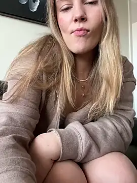 Snapshot of AllesandraLove chatting on February 2026 07:56:02 PM AllesandraLove online show from February 2026 07:56:02 PM