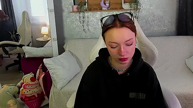 Snapshot of FoxyMayy chatting on October 2025 06:52:01 AM FoxyMayy online show from October 2025 06:52:01 AM