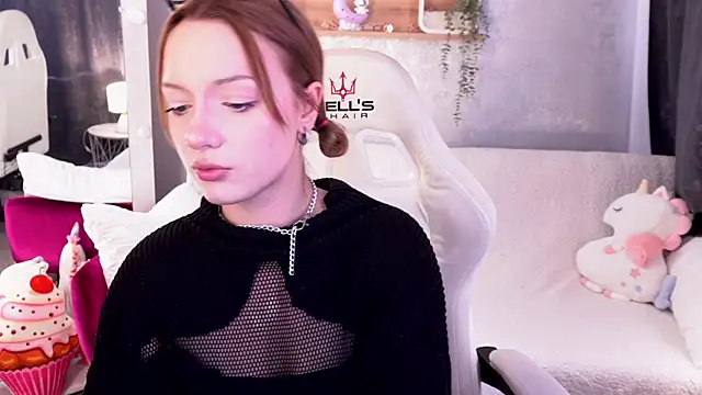 Snapshot of FoxyMayy chatting on October 2025 01:08:02 PM FoxyMayy online show from October 2025 01:08:02 PM