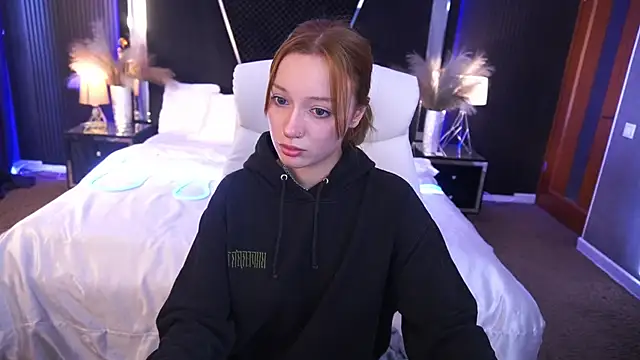 Snapshot of FoxyMayy chatting on October 2025 12:46:01 PM FoxyMayy online show from October 2025 12:46:01 PM