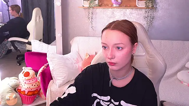 Snapshot of FoxyMayy chatting on October 2025 07:18:02 AM FoxyMayy online show from October 2025 07:18:02 AM