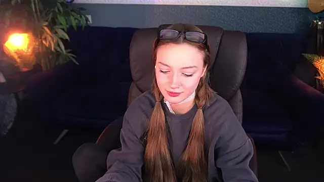 Snapshot of FoxyMayy chatting on October 2025 12:39:01 PM FoxyMayy online show from October 2025 12:39:01 PM