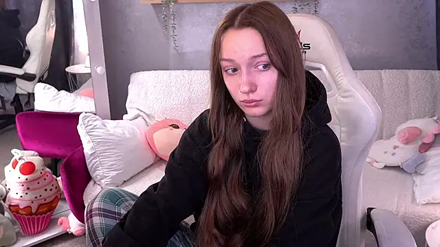 Snapshot of FoxyMayy chatting on October 2025 06:21:01 AM FoxyMayy online show from October 2025 06:21:01 AM