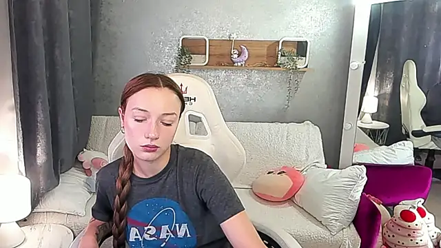 Snapshot of FoxyMayy chatting on October 2025 02:31:01 PM FoxyMayy online show from October 2025 02:31:01 PM