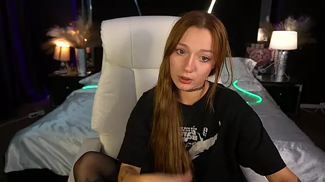 Snapshot of FoxyMayy chatting on November 2025 08:42:02 PM FoxyMayy online show from November 2025 08:42:02 PM