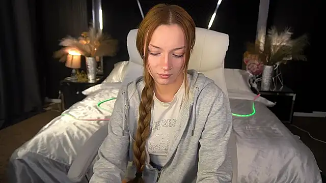 Snapshot of FoxyMayy chatting on November 2025 09:02:02 PM FoxyMayy online show from November 2025 09:02:02 PM