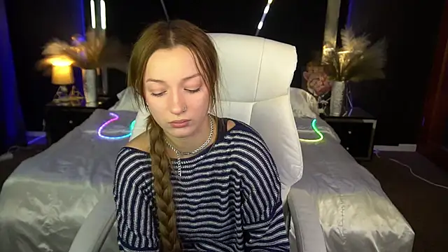 Snapshot of FoxyMayy chatting on November 2025 02:17:01 PM FoxyMayy online show from November 2025 02:17:01 PM