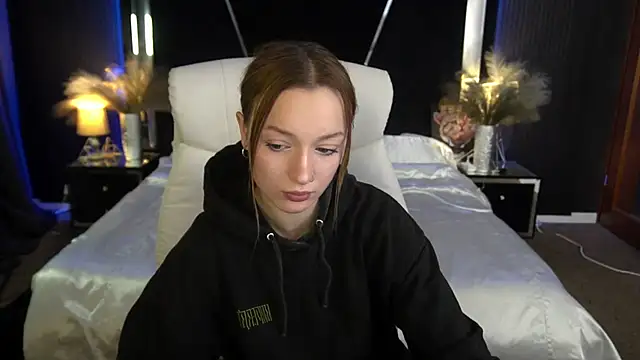 Snapshot of FoxyMayy chatting on November 2025 02:17:01 PM FoxyMayy online show from November 2025 02:17:01 PM