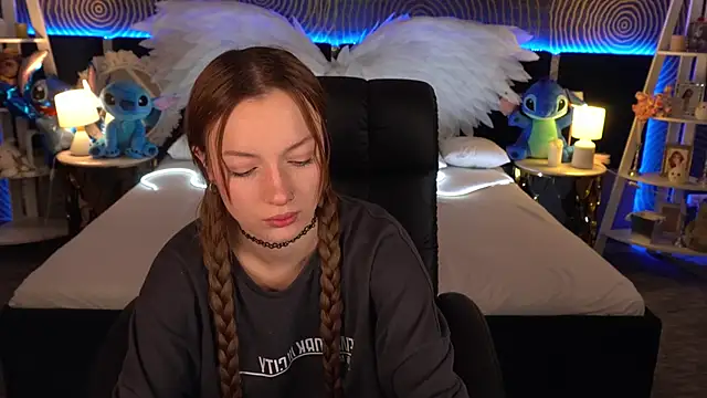 Snapshot of FoxyMayy chatting on November 2025 01:56:02 PM FoxyMayy online show from November 2025 01:56:02 PM