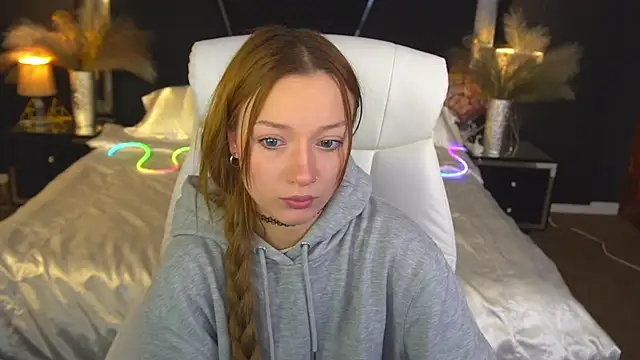 Snapshot of FoxyMayy chatting on November 2025 07:34:02 AM FoxyMayy online show from November 2025 07:34:02 AM